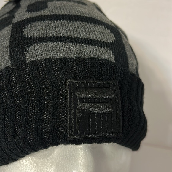 Fila black gray NWT Beanie 95% acrylic 4% polyester 1% spandex OS UNISEX - Picture 4 of 7